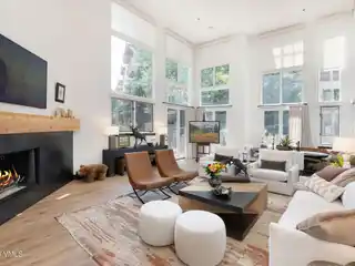 Fully Remodeled Residence Steps from the Ski Lift