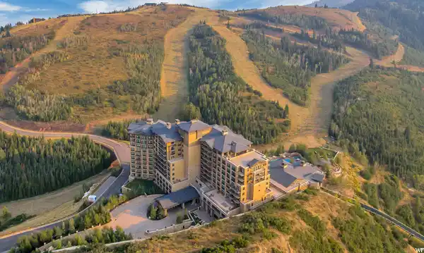 SLOPE-SIDE SOPHISTICATION AT ST. REGIS DEER VALLEY