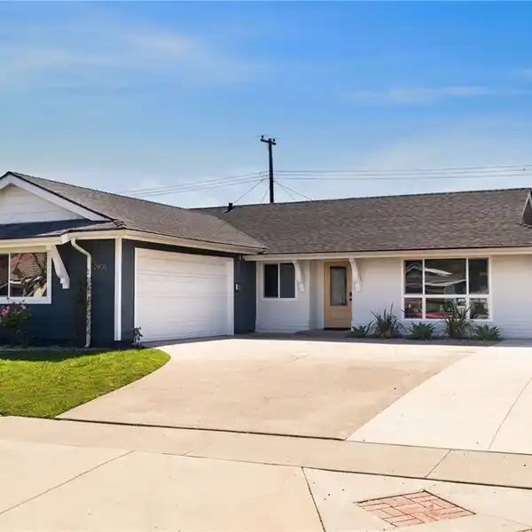 STYLISH SANTA ANA GEM WITH MODERN UPGRADES