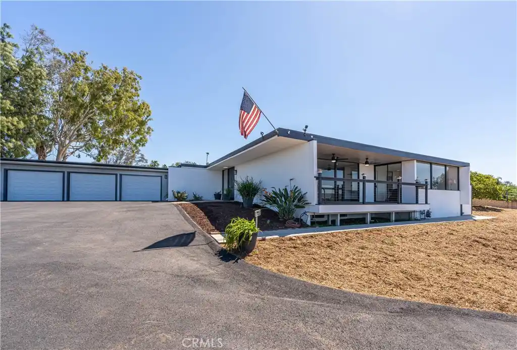 Timelessly Elegant Mid-century Modern Home