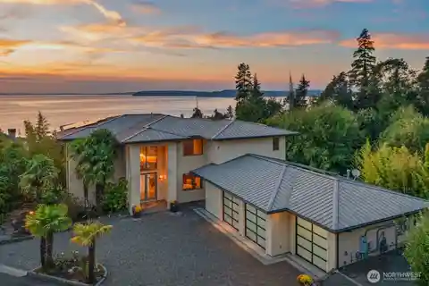 Timeless Design with Privacy and Comfort