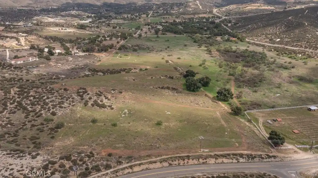 20 Total Acres - Compound Potential