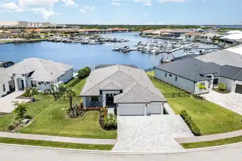 Waterfront Luxury Living in Sanctuary Cove