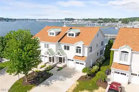 Waterfront Townhome on Catawba Island