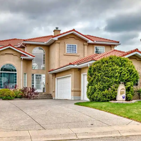PERFECT HOME BOASTING FULL-ON RIVER VIEWS