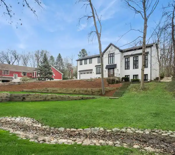 MOVE-IN READY HOME IN FULLERSBURG WOODS