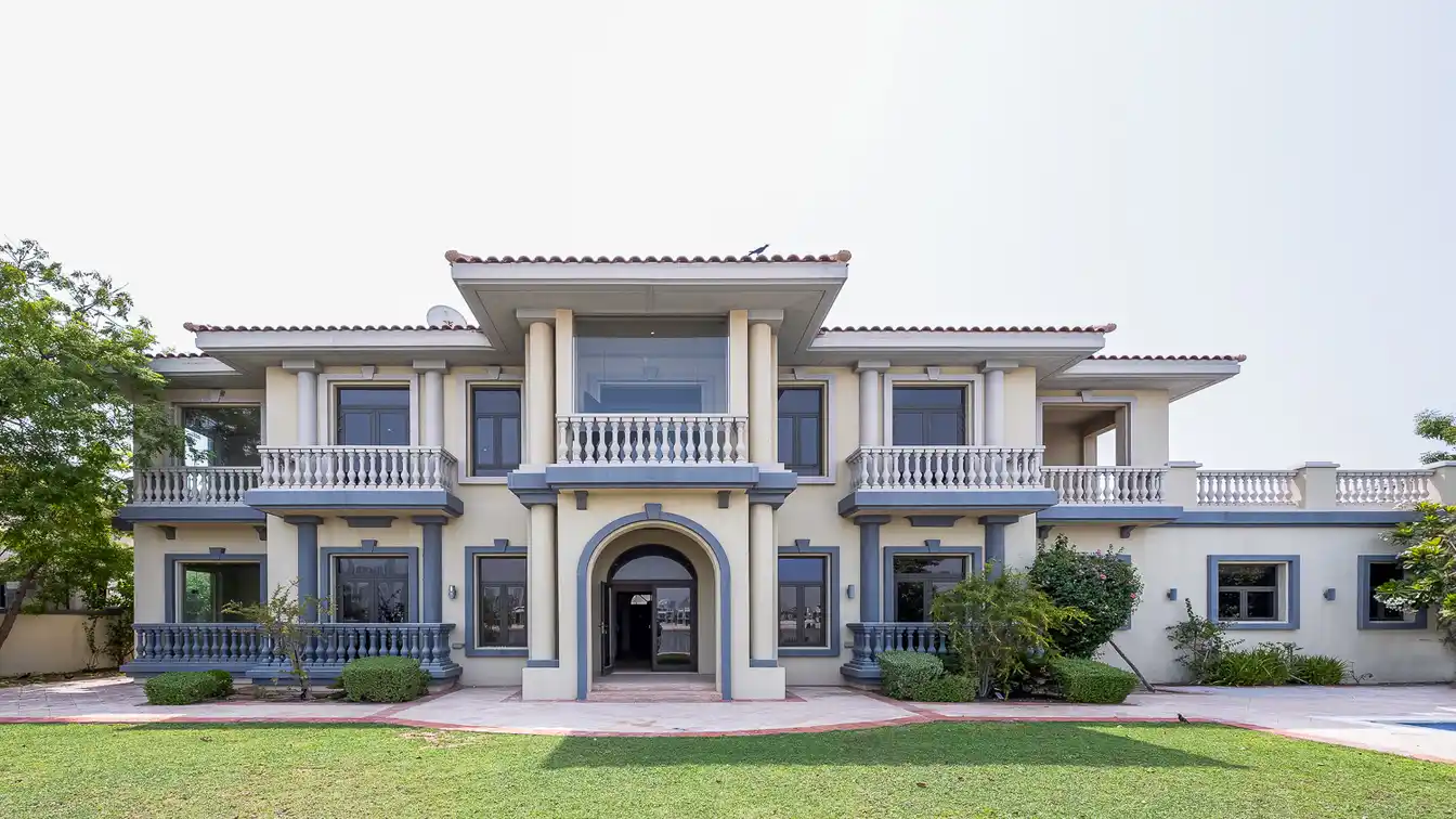 Signature Villa in a Prime Coastal Location