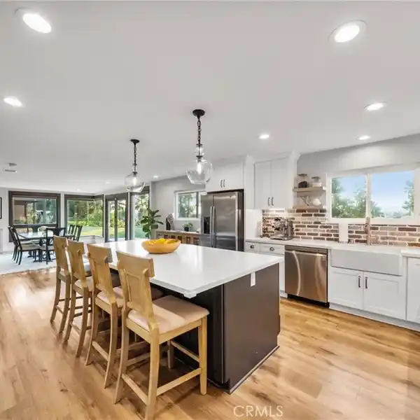 BEAUTIFULLY REMODELED MEADOWVIEW RETREAT WITH OWNED SOLAR