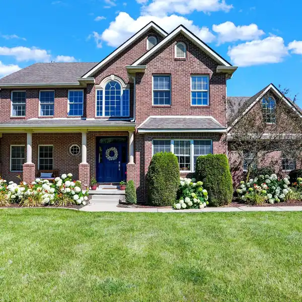 VERSATILE ESTATE WITH PLENTY OF ACREAGE