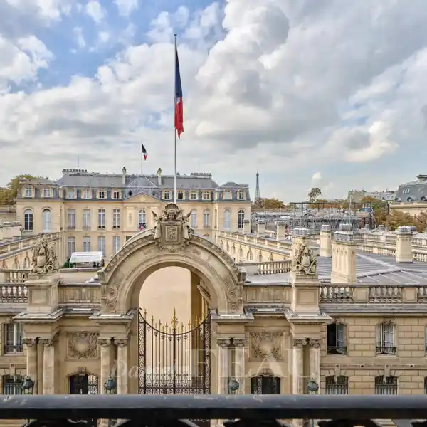 RARE 19TH-CENTURY GEM FACING THE ELYSéE PALACE