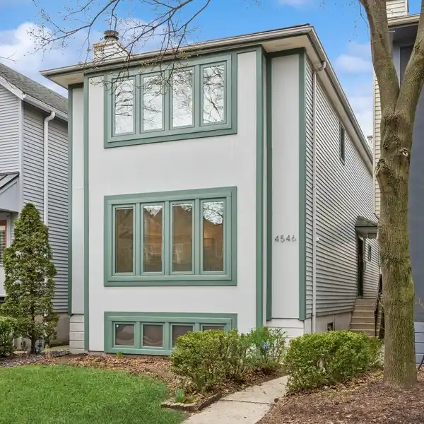 CHARMING HOME IN RAVENSWOOD