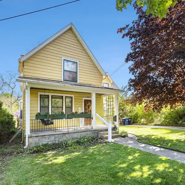 CHARMING 1920S HOME IN HISTORIC AREA