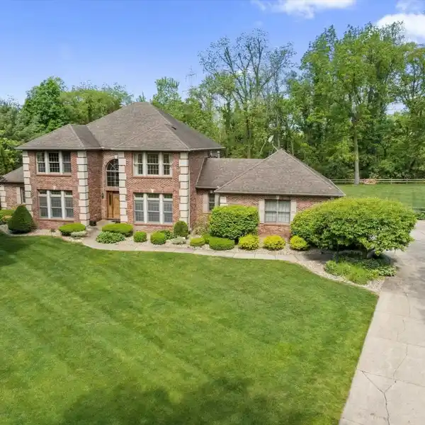 IMELESS BRICK ELEGANCE WITH PRIVATE POOL