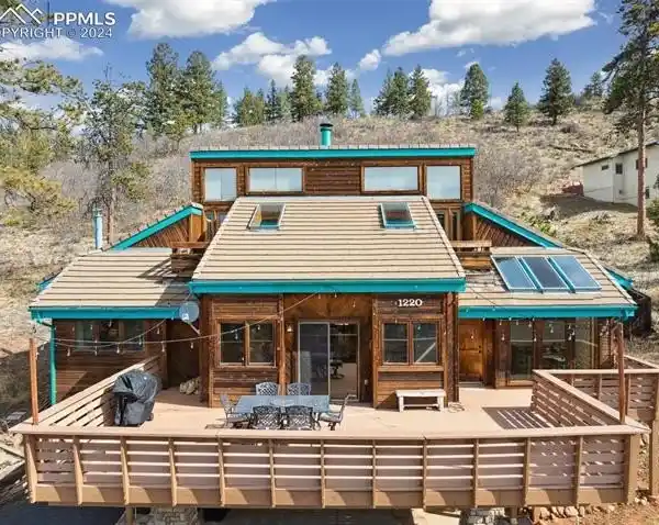 A RETREAT IN PARADISE ESTATES