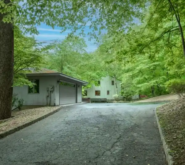 UNIQUE CUSTOM CONTEMPORARY ON PRIVATE WOODED PROPERTY