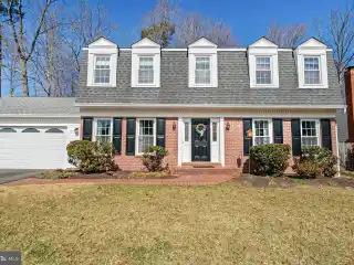Unique Open Floor Plan Meets Dream Kitchen