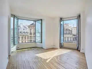 Perfect Pied-à-Terre in a Beautiful Building