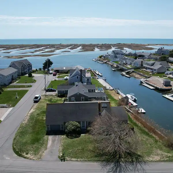 A BOATER'S PARADISE IN WEST DENNIS