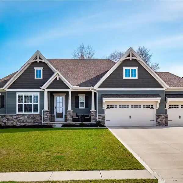 NEARLY NEW HOME IN NORTH RIDGE POINT