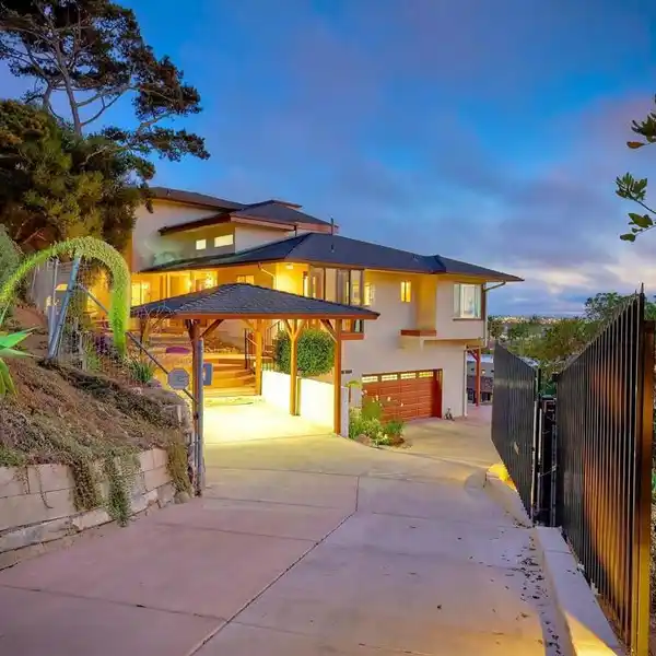 METICULOUSLY CARED-FOR MISSION HILLS TREASURE