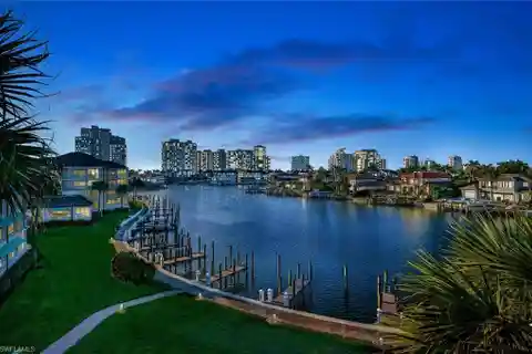 Renovated Top-floor Condo in Park Shore Landings