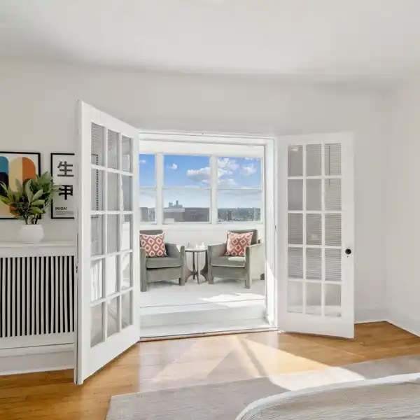 EXQUISITE TWO-LEVEL PENTHOUSE CONDO