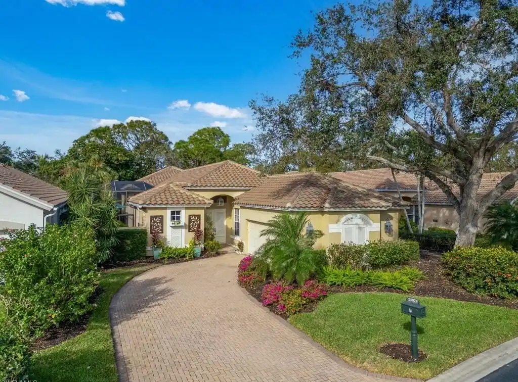 Delightful Courtyard Home in Pinewater Place at Pelican Landing