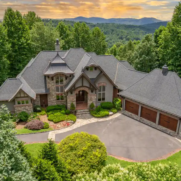 EUROPEAN-INSPIRED HOME IN PRESTIGIOUS CHAMPION HILLS