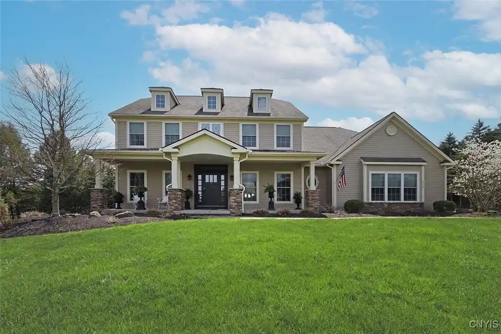Beautifully Designed and Constructed Transitional