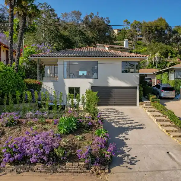 BEAUTIFUL MID-CENTURY MODERN HOME