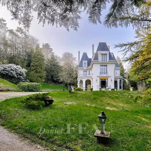 MAJESTIC 19TH CENTURY ESTATE WITH GRAND GROUNDS