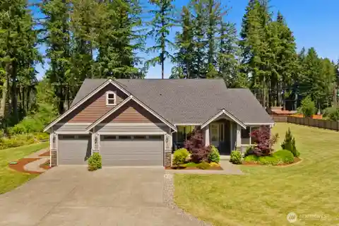 Idyllic Living on Five Acres