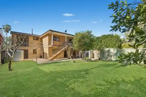 Idyllic Parkside Lifestyle