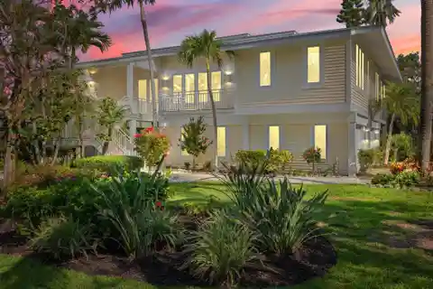 Beautiful Island Retreat Offering Panoramic Waters Views