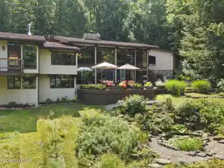 Exceptional Waterfront Contemporary