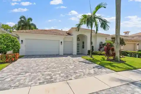 Beautiful Courtyard Home with Guest House