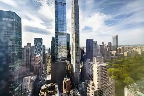 Rental in an Iconic Tower