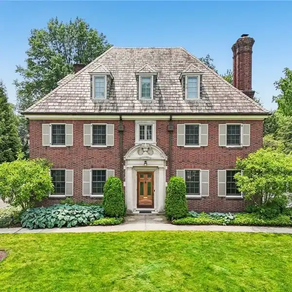 STATELY BRICK GEORGIAN COLONIAL