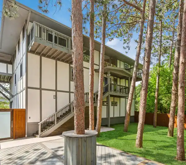 TRULY UNIQUE HOME WITH A FLEXIBLE LAYOUT