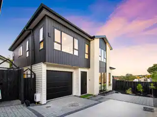 Modern Luxury Steps from the Shoreline