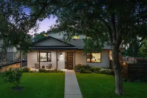 Modern and Sophisticated Home in Austin