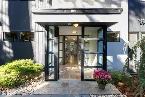 Contemporary Riverdale Estate with Dramatic Architectural Design