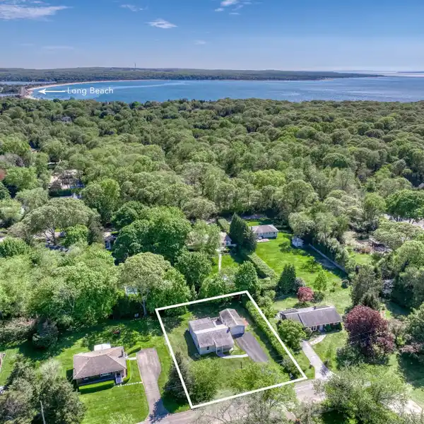 FABULOUS CLASSIC ONE-STORY HOME