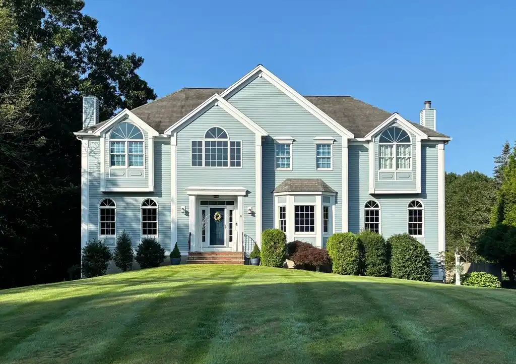 Contemporary Colonial Home Blending Style and Functionality