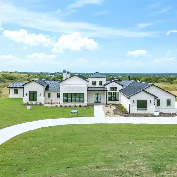 RUSTIC ELEGANCE WITH COUNTRYSIDE VIEWS