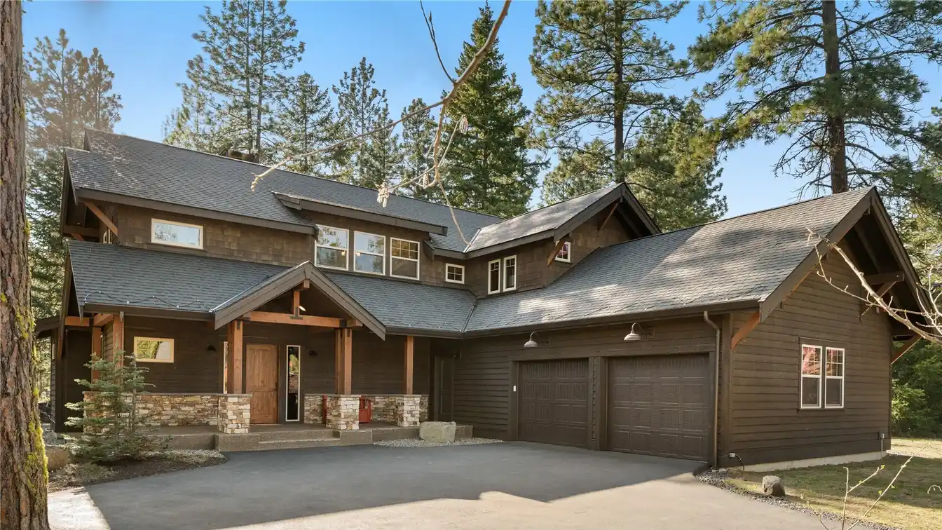 Meticulously Maintained Woodridge Home