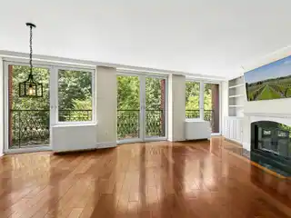 Full Floor Loft-Style Condominium Residence