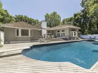 Newly Renovated Hansom Hills Property for Rent