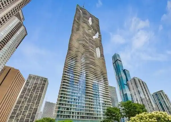 TOP-FLOOR PENTHOUSE IN AQUA TOWER