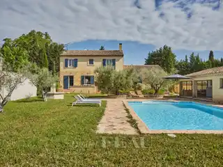 Tranquil Family Oasis with Pool and Conservatory
